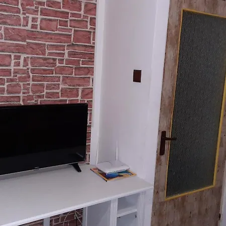 Lovely 1-room Unit, With Air Conditioning *